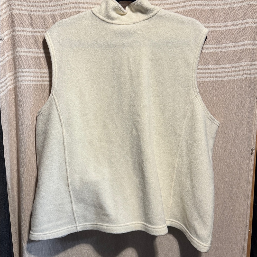 Cream Fleece Zip-Up Vest – Soft & Cozy - Picture 6 of 6